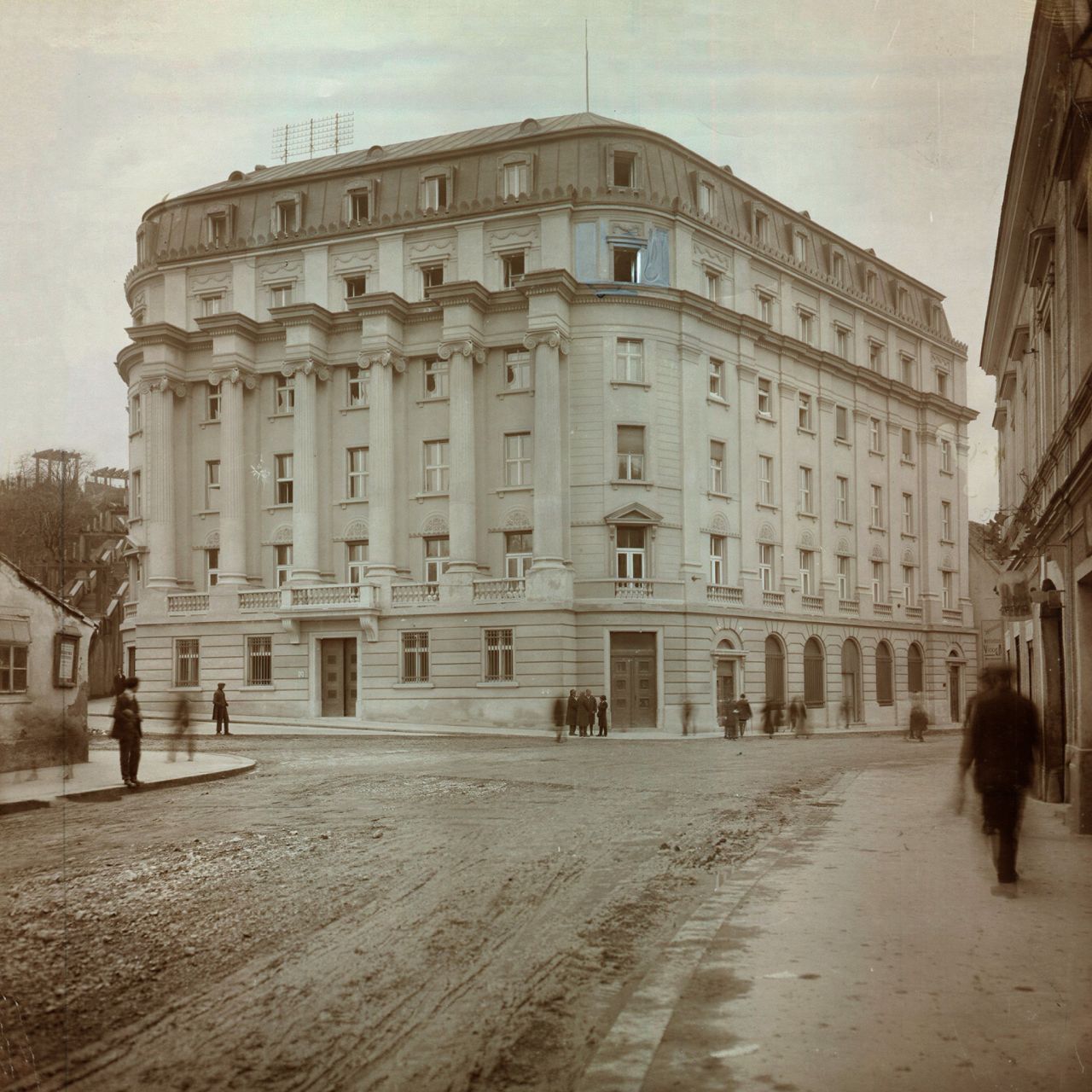 Zgrada Slavenske banke, Šoštarićeva ulica, arhitekt Hugo Ehrlich, oko 1930. godine